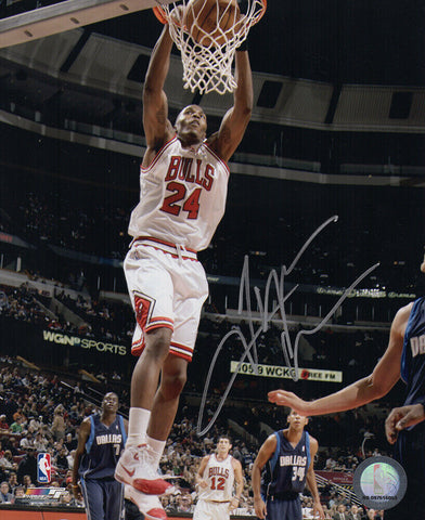 Tyrus Thomas Signed Chicago Bulls White Jersey Dunk 8x10 Photo - (SCHWARTZ COA)