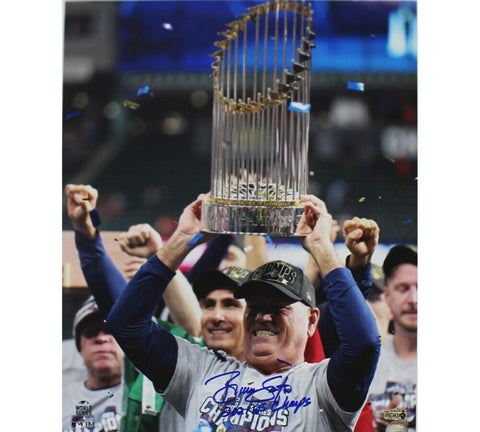 Brian Snitker Signed Atlanta Braves Unframed 16x20 Photo-Holding Trophy w/ Insc