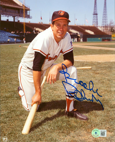 Orioles Brooks Robinson Signed 8x10 Vertical Kneeling Photo w/ Blue Sig BAS 1