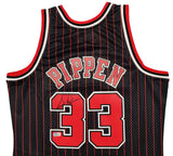 BULLS SCOTTIE PIPPEN AUTOGRAPHED BLACK AUTHENTIC M&N JERSEY L BECKETT 210847