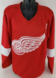 Chris Chelios Signed Detroit RedWings Jersey (Beckett COA) NHL Hall of Fame 2013