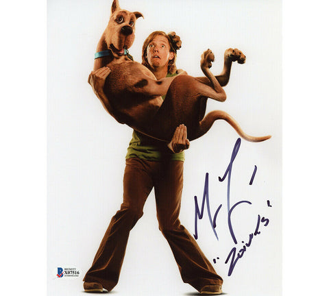 Matthew Lillard Signed Scooby Doo Unframed 8x10 Photo - Shaggy Holding Scooby