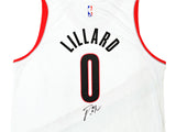 TRAILBLAZERS DAMIAN LILLARD AUTOGRAPHED WHITE FANATICS JERSEY XL BECKETT 214827