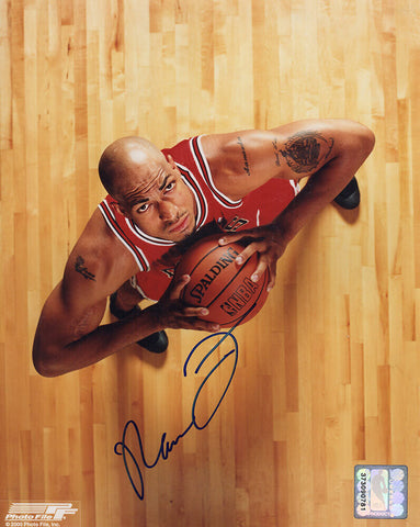 Marcus Fizer Signed Bulls Red Jersey Looking Up On Court 8x10 Photo - (SS COA)