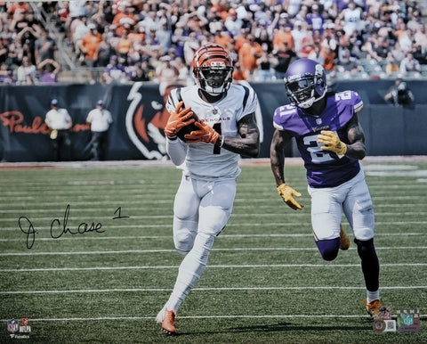 Ja'Marr Chase Autographed Cincinnati Bengals 16X20 Photo Beckett Witnessed