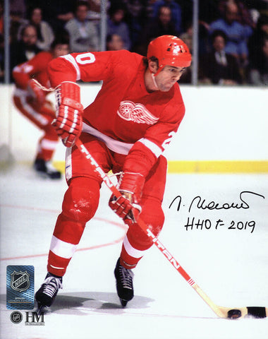 Vaclav Nedomansky Signed Red Wings Action 8x10 Photo w/HHOF'19 - (SCHWARTZ COA)