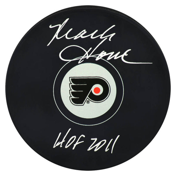 Mark Howe Signed Philadelphia Flyers Logo Hockey Puck w/HOF 2011 -(SCHWARTZ COA)