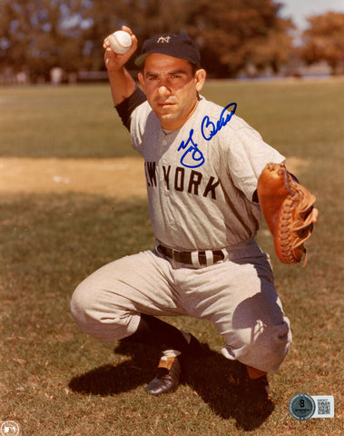 Yogi Berra Autographed New York Yankees 8x10 Photo Beckett 45207