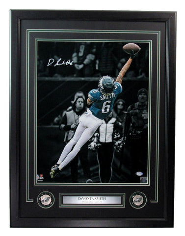 DeVonta Smith Autographed 16x20 Photo Eagles Framed PSA/DNA 177471