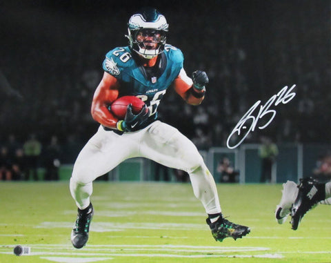 Saquon Barkley Autographed 16x20 Photo Philadelphia Eagles Beckett 192105