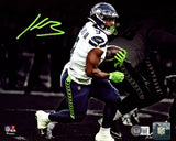 KENNETH WALKER III AUTOGRAPHED 8X10 PHOTO SEAHAWKS SPOTLIGHT BECKETT 208164