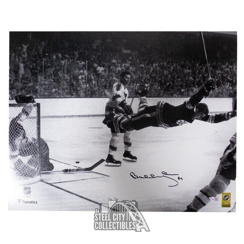 Bobby Orr Autographed Boston Bruins 16x20 Photo - Fanatics (Flying)