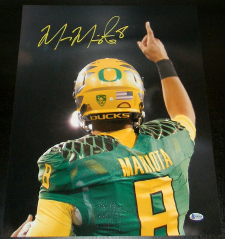 MARCUS MARIOTA AUTOGRAPHED SIGNED OREGON DUCKS 16x20 POINTING UP PHOTO BECKETT