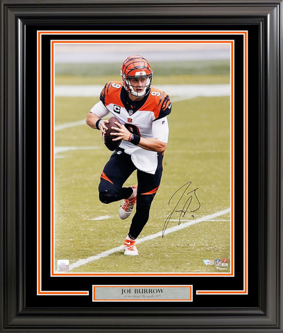 JOE BURROW AUTOGRAPHED SIGNED FRAMED 16X20 PHOTO BENGALS FANATICS HOLO 206952