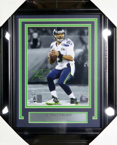 RUSSELL WILSON AUTOGRAPHED FRAMED 8X10 PHOTO SEAHAWKS SUPER BOWL RW HOLO 126528