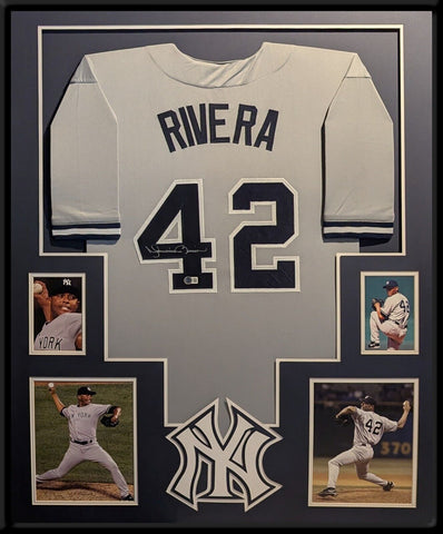 FRAMED NEW YORK YANKEES MARIANO RIVERA AUTOGRAPHED SIGNED JERSEY BECKETT HOLO