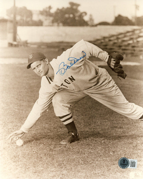 Bobby Doerr Autographed Boston Red Sox 8x10 Photo Beckett 45250