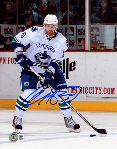 Chris Higgins Autographed Vancouver Canucks 8x10 Photo Beckett 46284