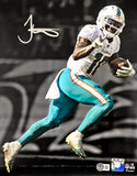 TYREEK HILL AUTOGRAPHED 11X14 PHOTO DOLPHINS SPOTLIGHT BECKETT WITNESS 220813