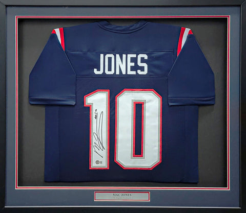 NEW ENGLAND PATRIOTS MAC JONES AUTOGRAPHED FRAMED BLUE JERSEY BECKETT QR 202403