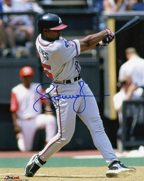 Andruw Jones Signed Atlanta Braves Swinging Action 8x10 Photo - (SCHWARTZ COA)