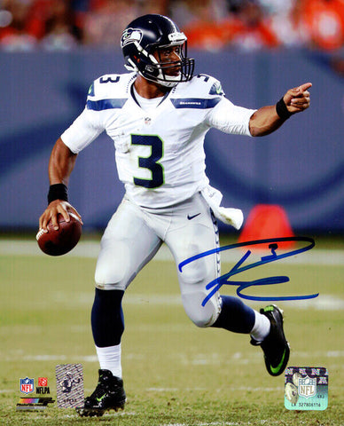 RUSSELL WILSON AUTOGRAPHED 8X10 PHOTO SEATTLE SEAHAWKS RW HOLO STOCK #94276