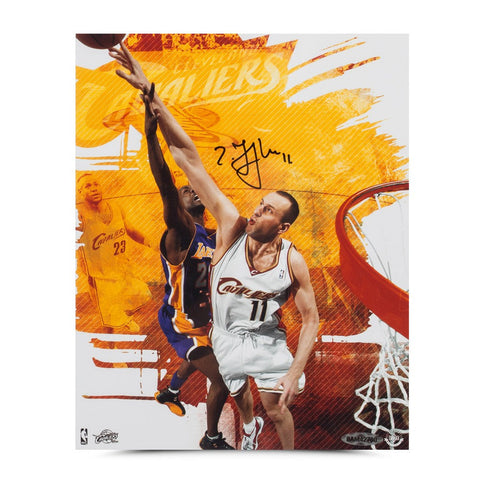 Zydrunas Ilgauskas Autographed Blocking the Glove Photo