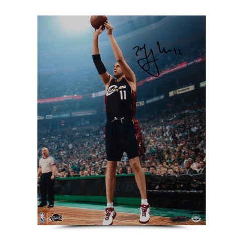 Zydrunas Ilgauskas Autographed Jump Shot Photo